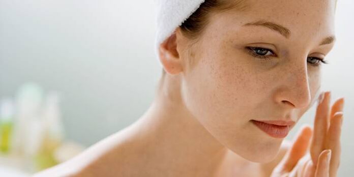 Penggunaan minyak pati secara tetap untuk melembapkan kulit wajah